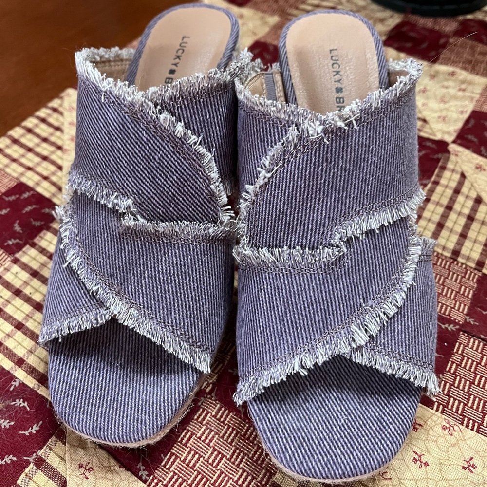 Lucky brand wedge sandals sz6